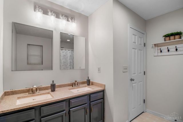 5556 Shady Meadows Drive, Fairfield Twp, OH 45011