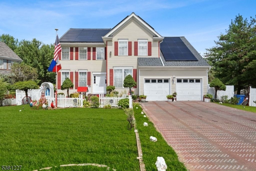 2 Golfview Ct, Monroe Twp., NJ 08831