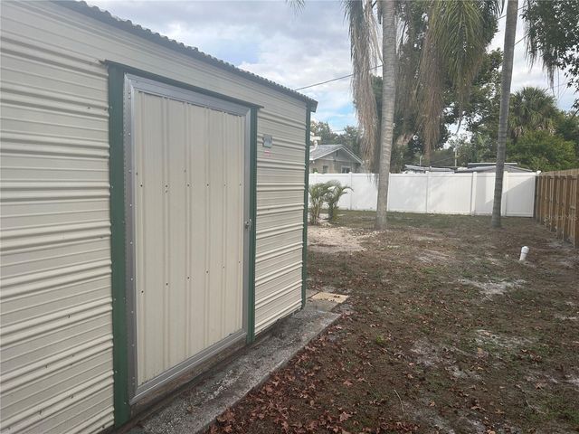 708 LAKEWOOD AVENUE, Tampa, FL 33613