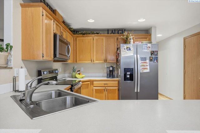 9703 Percheron Dr, Pasco, WA 99301