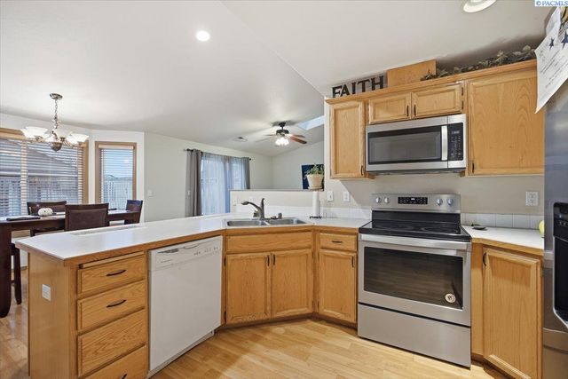 9703 Percheron Dr, Pasco, WA 99301