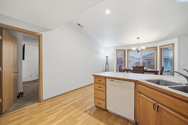 9703 Percheron Dr, Pasco, WA 99301