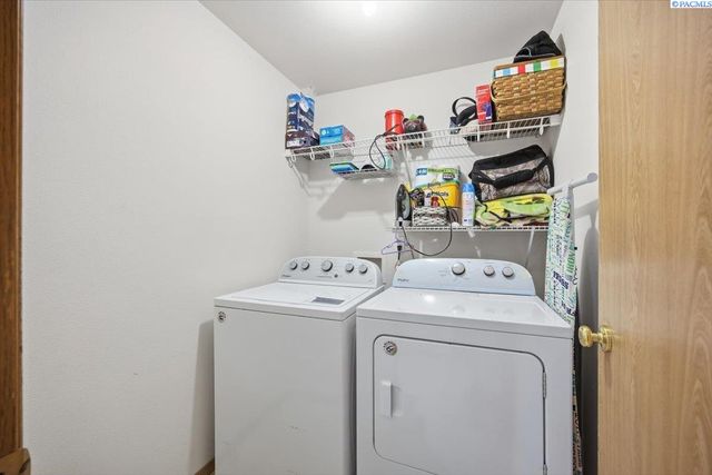 9703 Percheron Dr, Pasco, WA 99301