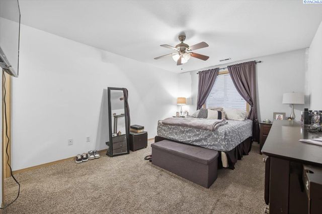 9703 Percheron Dr, Pasco, WA 99301