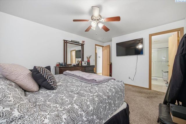 9703 Percheron Dr, Pasco, WA 99301