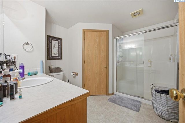 9703 Percheron Dr, Pasco, WA 99301