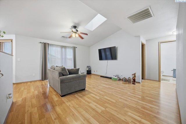 9703 Percheron Dr, Pasco, WA 99301