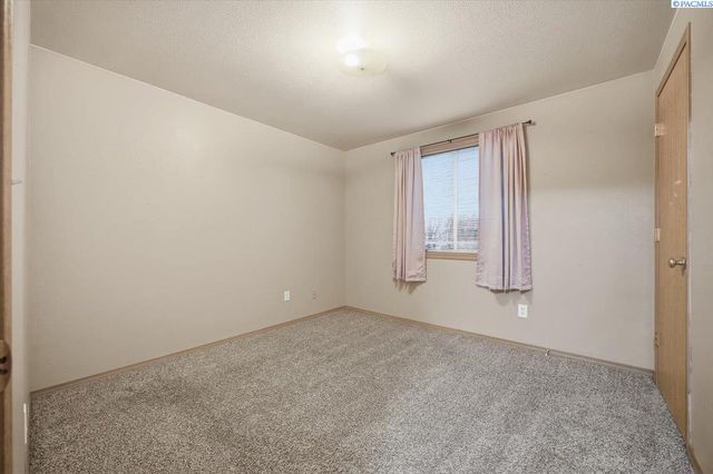 9703 Percheron Dr, Pasco, WA 99301