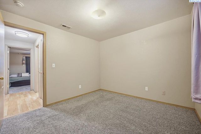 9703 Percheron Dr, Pasco, WA 99301