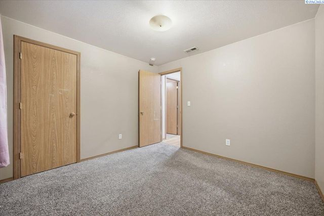 9703 Percheron Dr, Pasco, WA 99301