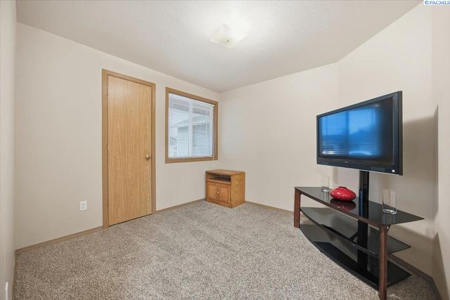 9703 Percheron Dr, Pasco, WA 99301