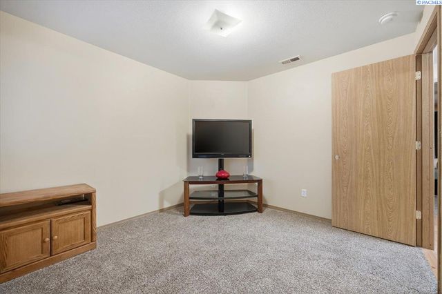 9703 Percheron Dr, Pasco, WA 99301