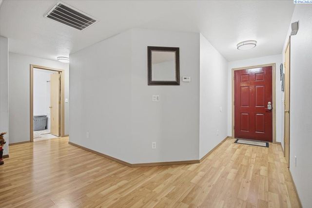 9703 Percheron Dr, Pasco, WA 99301