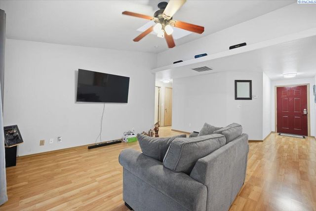 9703 Percheron Dr, Pasco, WA 99301