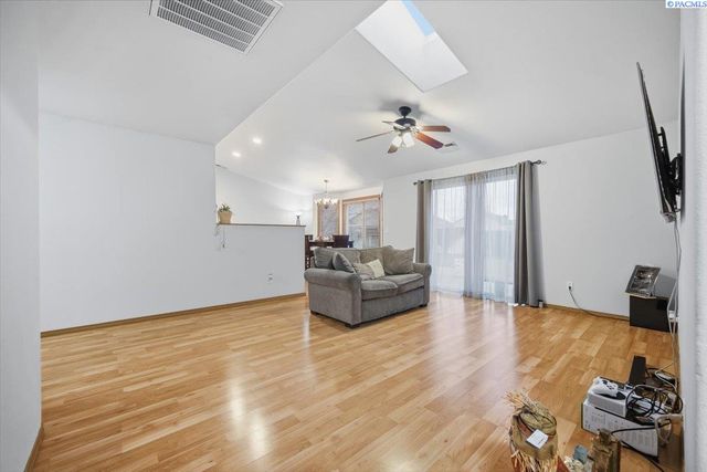 9703 Percheron Dr, Pasco, WA 99301