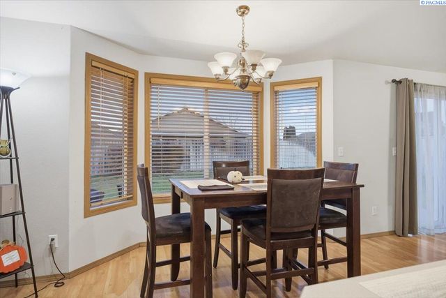 9703 Percheron Dr, Pasco, WA 99301