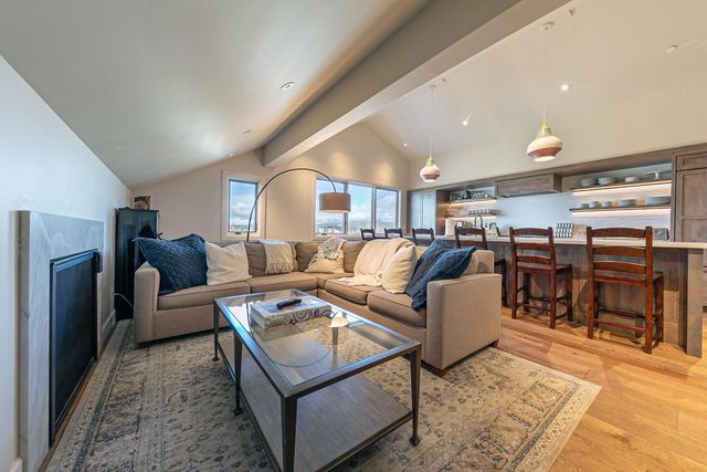 12313 Soaring Way Ste 3D, Truckee, CA 96161