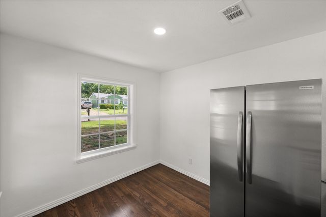 5117 Almena Road, River Oaks, TX 76114