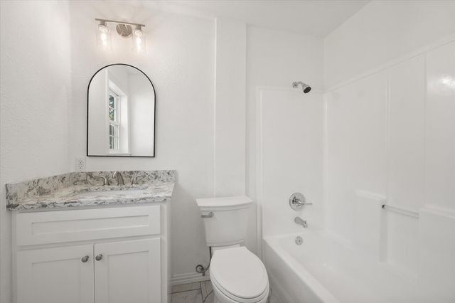 5117 Almena Road, River Oaks, TX 76114