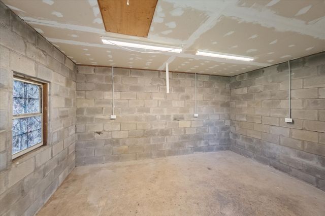 5117 Almena Road, River Oaks, TX 76114