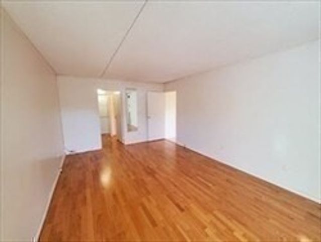 50 56 Broadlawn Park 512, Boston, MA 02132