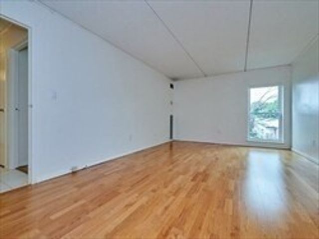 50 56 Broadlawn Park 512, Boston, MA 02132