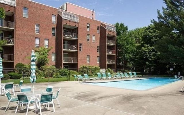 50 56 Broadlawn Park 512, Boston, MA 02132