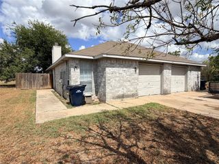 105 Axis Deer TRL A, Hutto, TX 78634