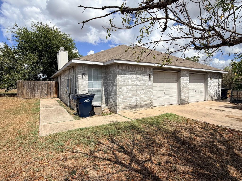 105 Axis Deer TRL A, Hutto, TX 78634
