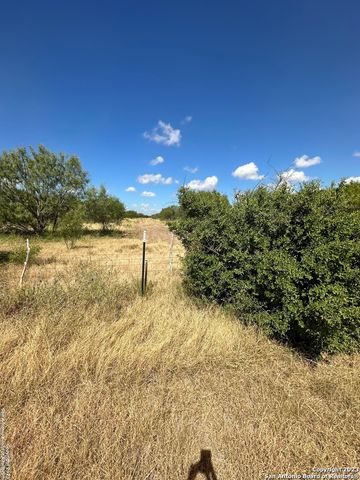 000 Old Hwy 90, Sabinal, TX 78881