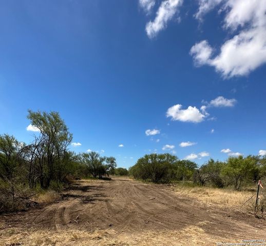 000 Old Hwy 90, Sabinal, TX 78881