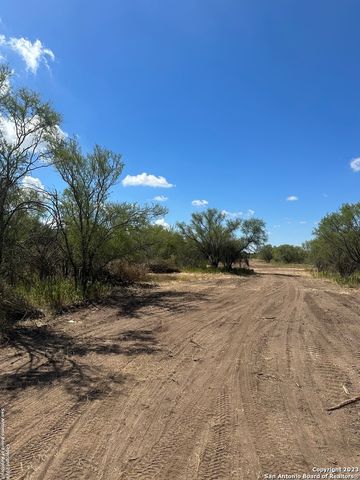 000 Old Hwy 90, Sabinal, TX 78881