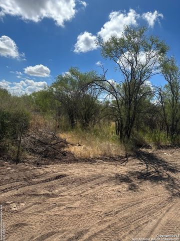 000 Old Hwy 90, Sabinal, TX 78881