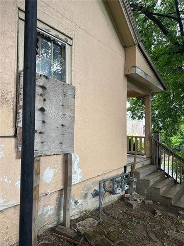 415 S 9TH Street, St Joseph, MO 64501