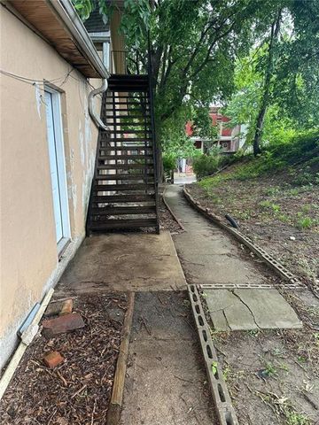 415 S 9TH Street, St Joseph, MO 64501