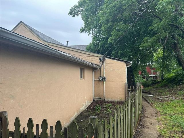 415 S 9TH Street, St Joseph, MO 64501