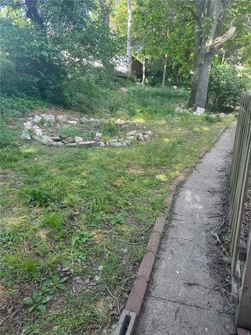 415 S 9TH Street, St Joseph, MO 64501