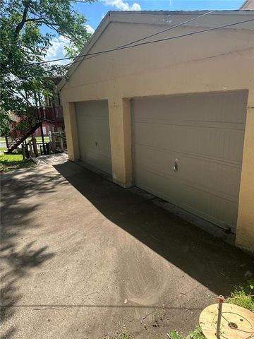 415 S 9TH Street, St Joseph, MO 64501