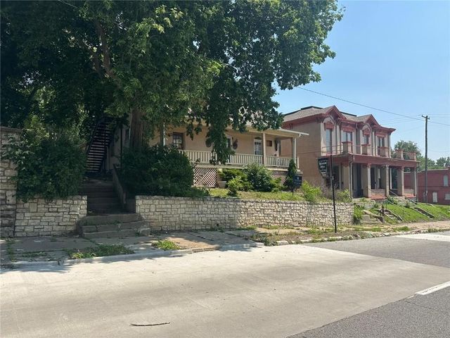 415 S 9TH Street, St Joseph, MO 64501