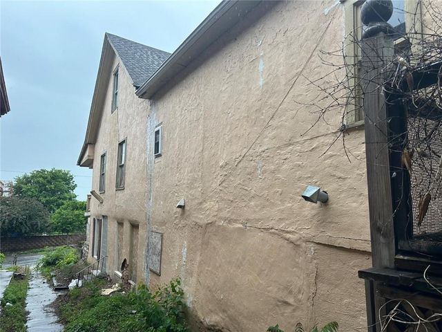 415 S 9TH Street, St Joseph, MO 64501