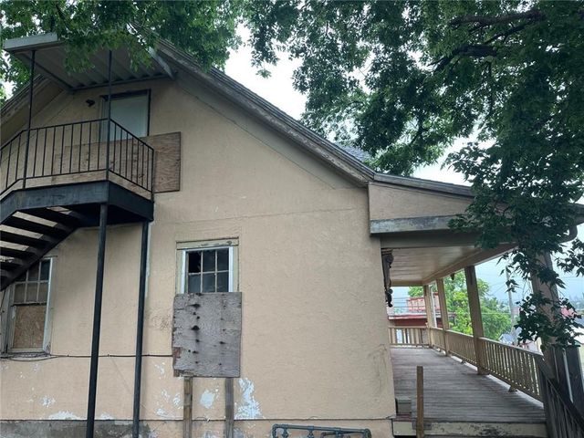 415 S 9TH Street, St Joseph, MO 64501