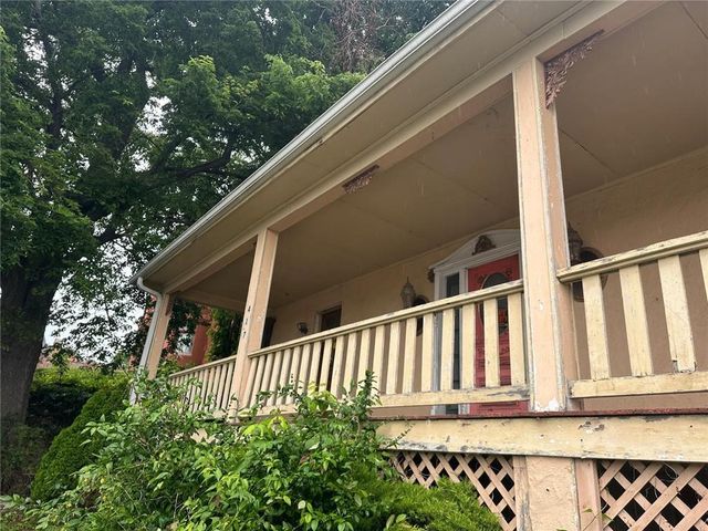 415 S 9TH Street, St Joseph, MO 64501