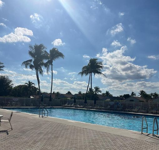 5033 Prairie Dunes Village Cir 5033, Lake Worth, FL 33463