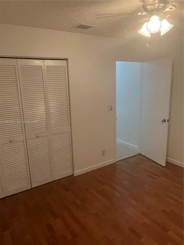 5033 Prairie Dunes Village Cir 5033, Lake Worth, FL 33463