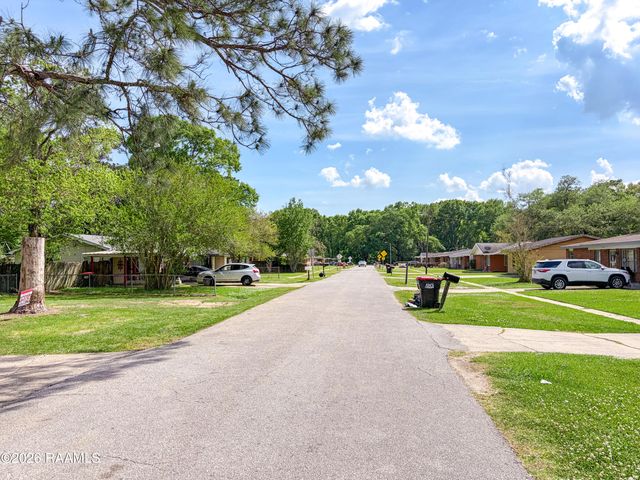300 Doc Duhon Street, Lafayette, LA 70501