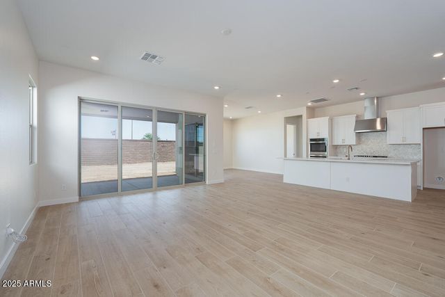 1254 E PENEDES Drive, Gilbert, AZ 85298