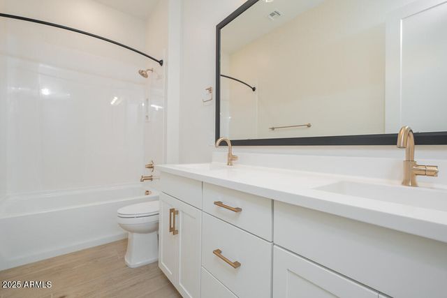 1254 E PENEDES Drive, Gilbert, AZ 85298