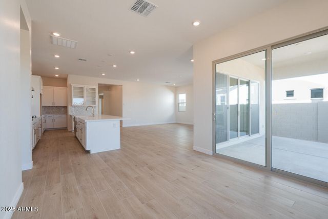 1254 E PENEDES Drive, Gilbert, AZ 85298