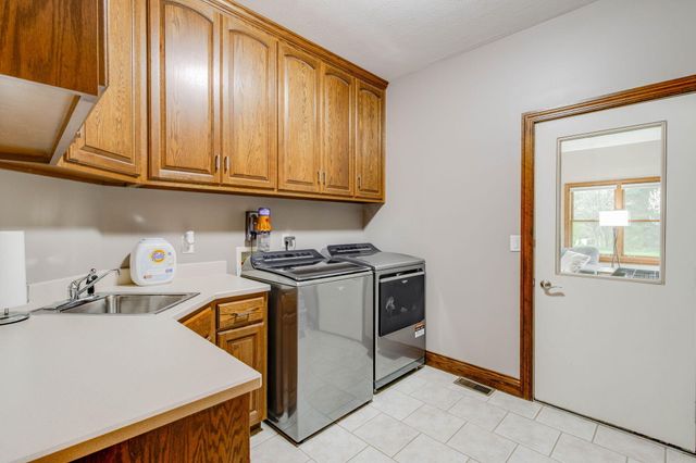 2889 Stoneybrook Drive 2889 Stoneybrook Drive, Lima, OH 45805