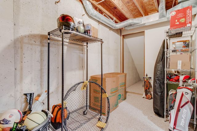 2889 Stoneybrook Drive 2889 Stoneybrook Drive, Lima, OH 45805